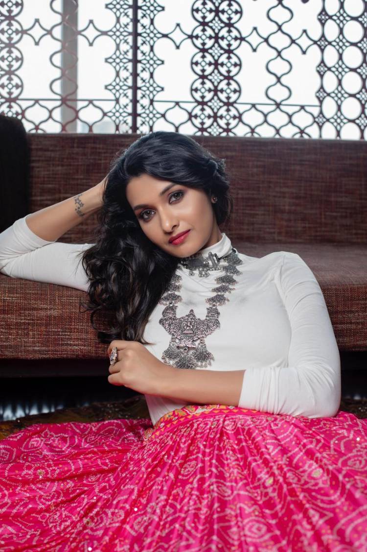 When Attraction meets Attitude! Actress @priya_Bshankar