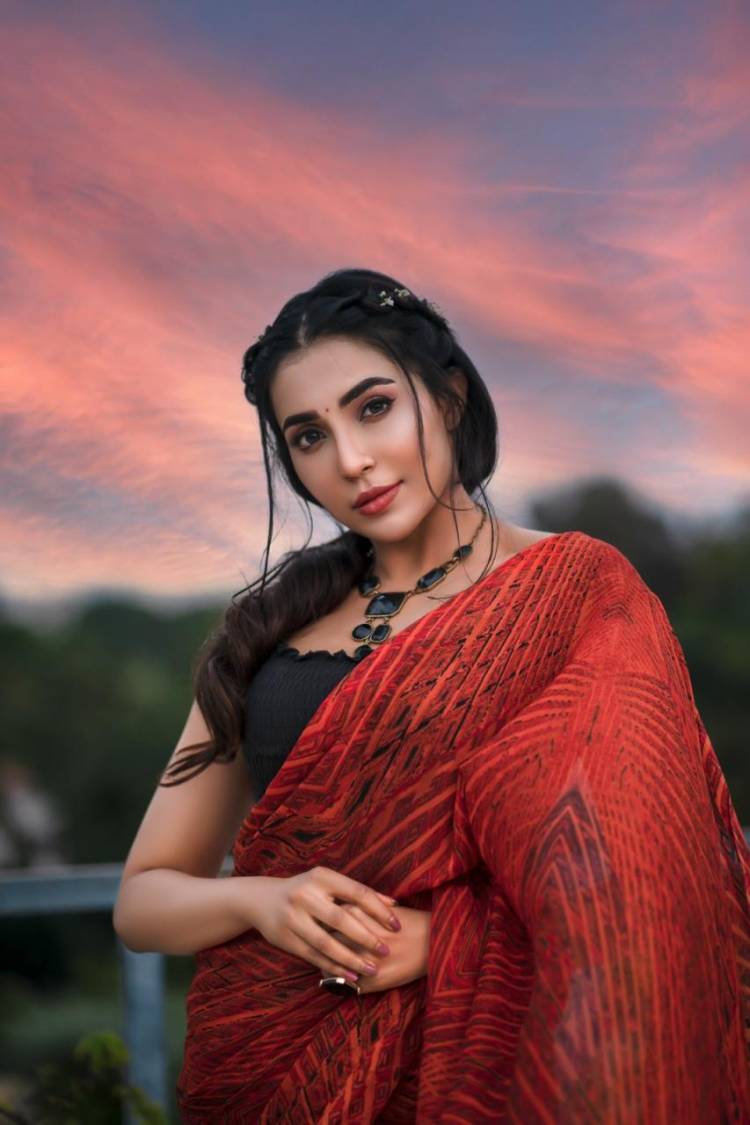 Actress #Parvati looks ravishing in red