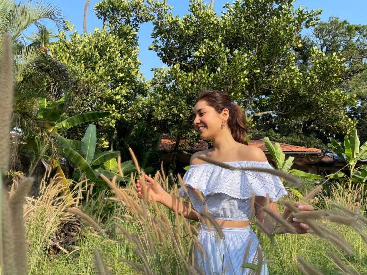 The super busy #RaashiiKhanna spends her quality break time with her parents and nature.
