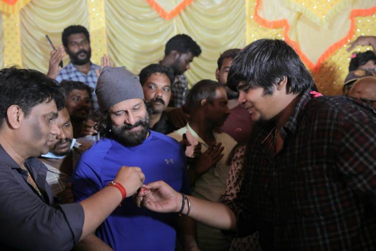 Director @karthiksubbaraj celebrated his birthday in the sets of #Chiyaan60