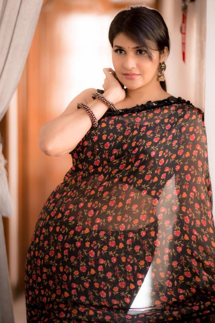 Actress @Anjenakriti ‘s latest stills in her traditional mood !