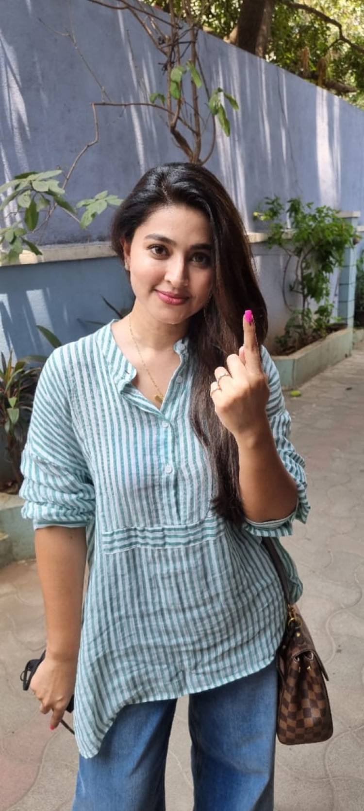 Actress Sneha casts her vote kesari Higher Secondary School,  T. Nagar.   