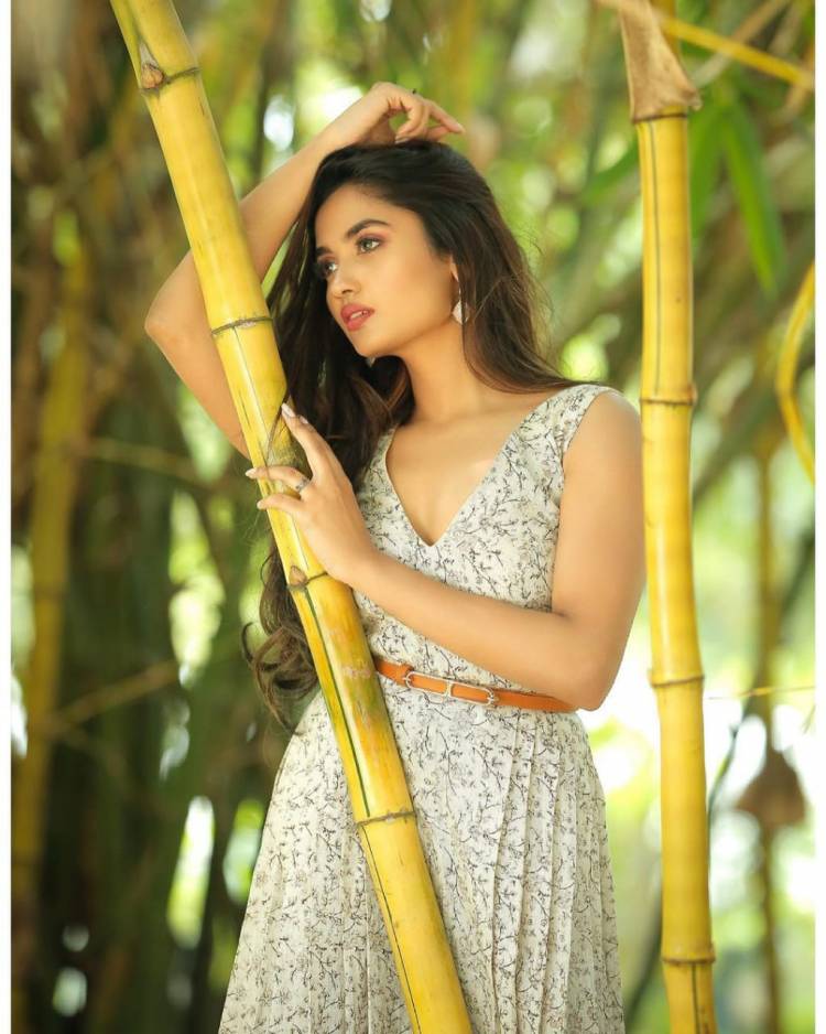 Upcoming Actress #TejuAshwini looks as fresh as a daisy in the latest photoshoot stills