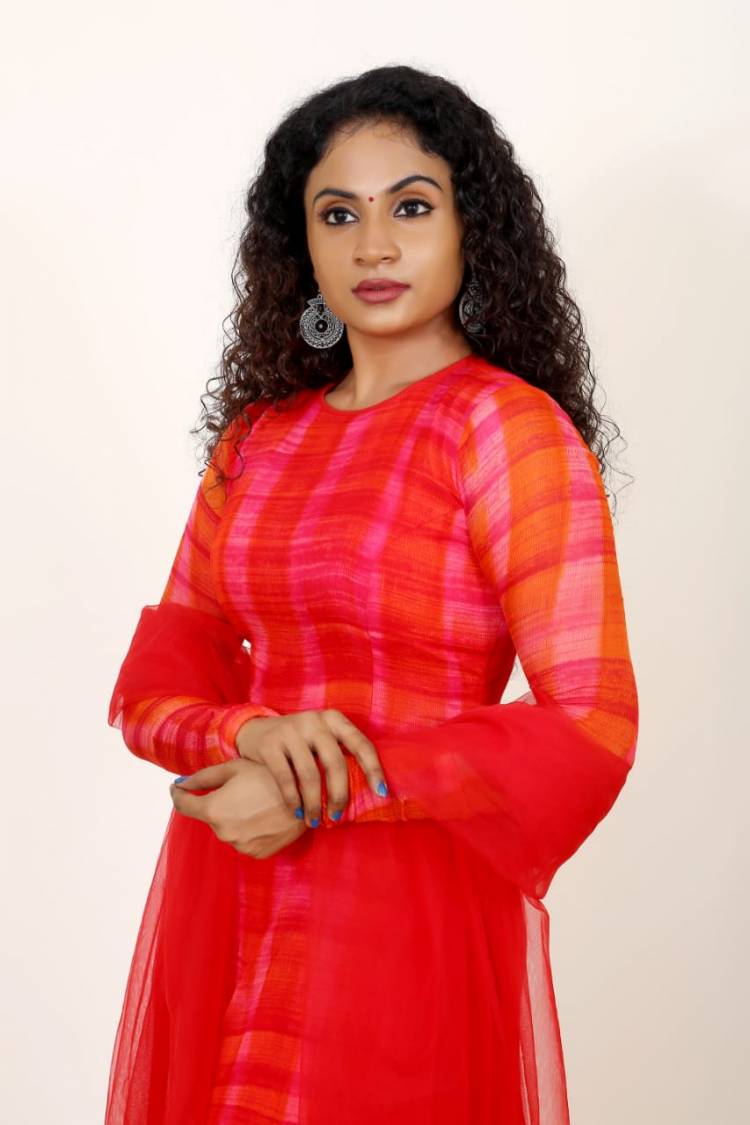 Upcoming Actress #Shubaa looks like a bombshell in red outfit..