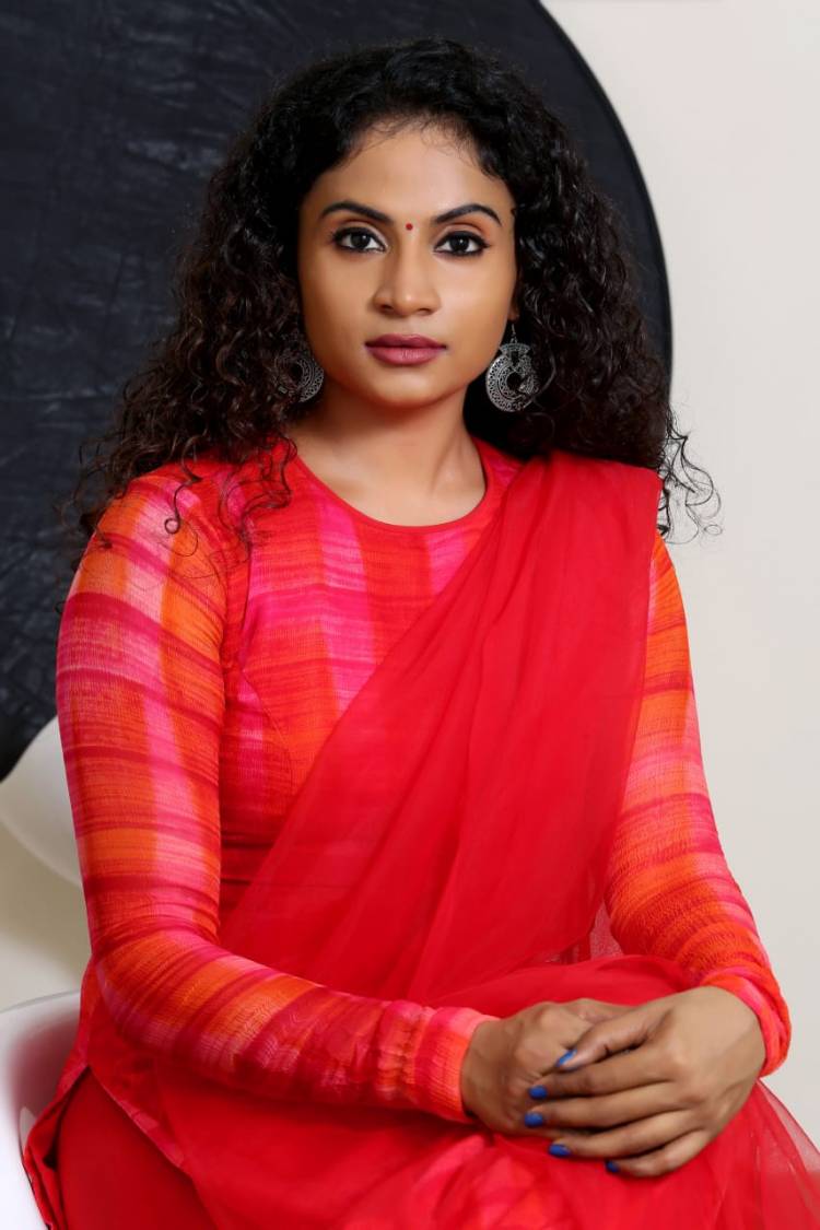 Upcoming Actress #Shubaa looks like a bombshell in red outfit..