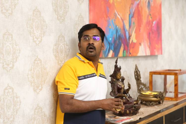 Actor Karunakaran is performing a pivotal role in Radha Mohan's Zee5 Originals "Malaysia to Amnesia".