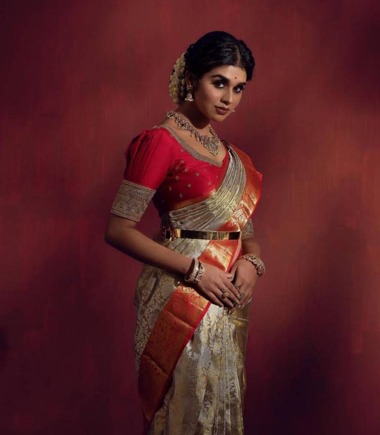 Actress #meenakshigovindarajan  looks like a dream in this ravishing traditional saree