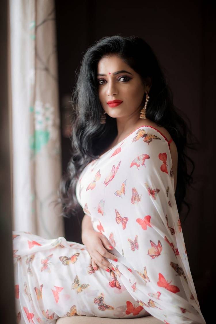 Bigg Boss fame Actress #ReshmaPasupuleti Looks Stunning  in the recent photoshoot stills. 