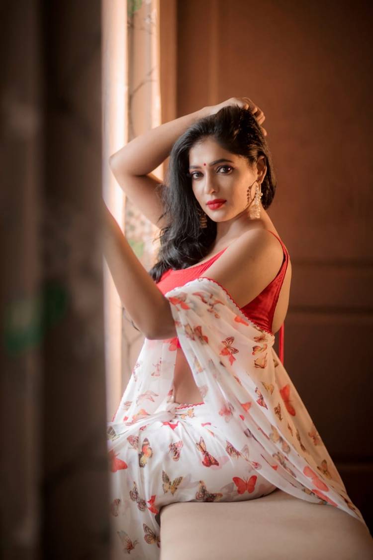 Bigg Boss fame Actress #ReshmaPasupuleti Looks Stunning  in the recent photoshoot stills. 