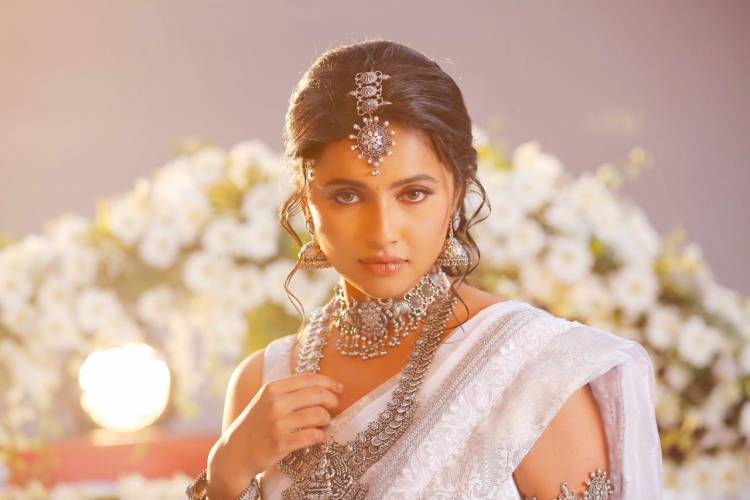 Actress #Anika definitely steals our heats in the beautiful white saree photoshoot stills