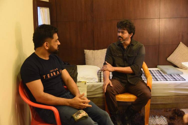 Dhoni met Thapapthy Vijay at Gokulam studios.