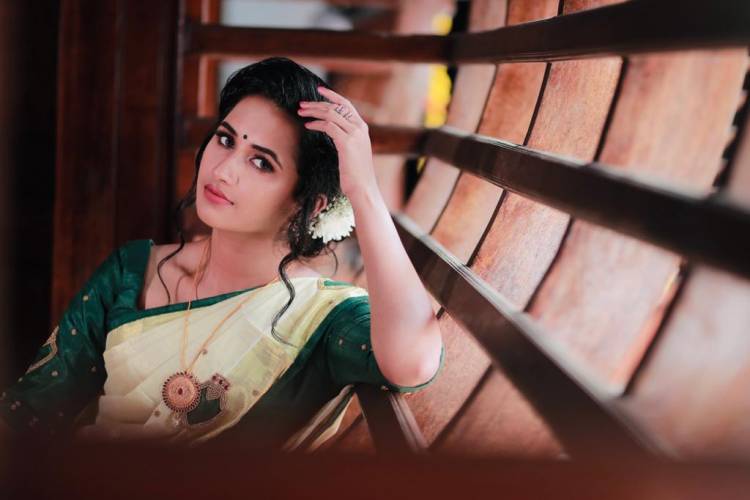 Actress #MariaVincent looks Astounding Beautiful in the saree photoshoot