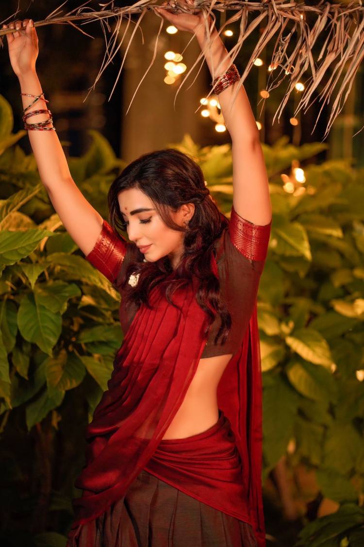 Actress #Parvati sizzles in red in her new photoshoot! Here are some clicks. 