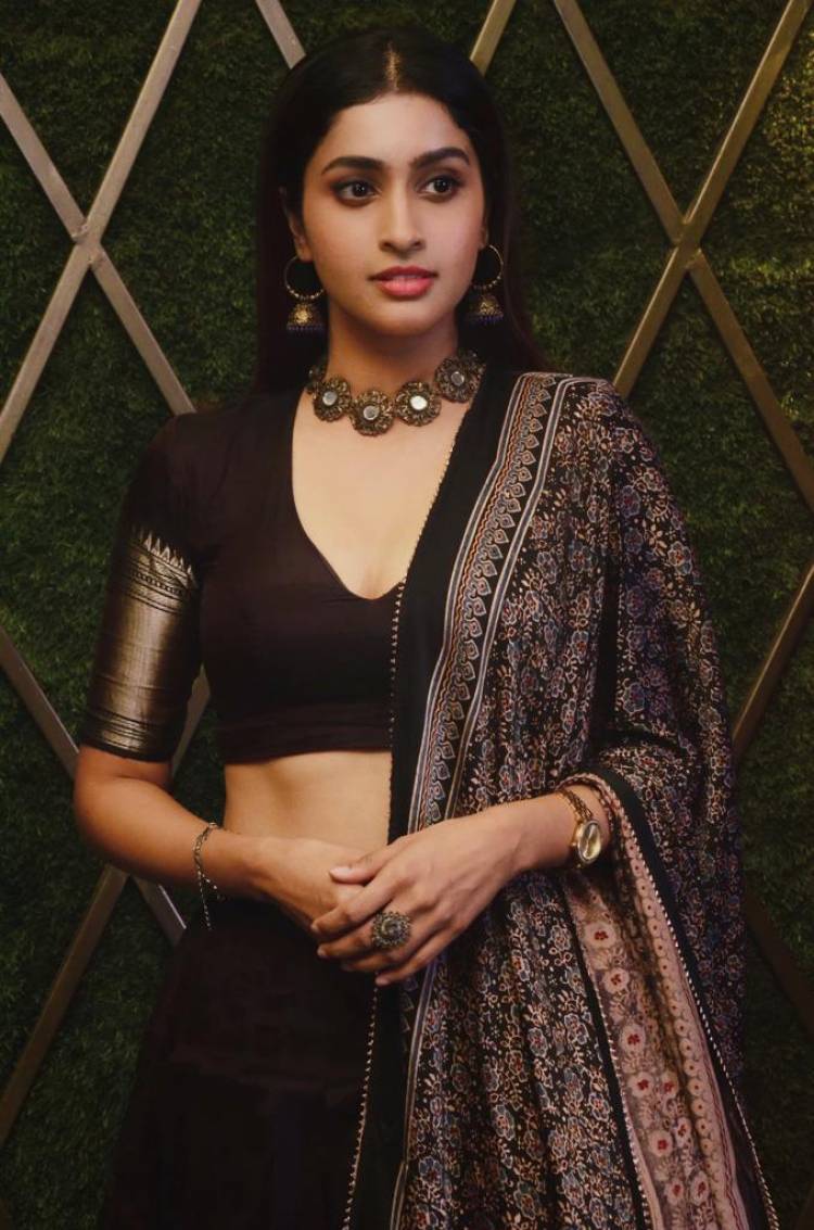 Beauty in Brown! Actress #TanyaRavichandran New Pics