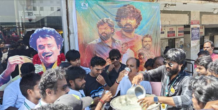 ரஜினிகாந்த் ரசிகர்களை கவுரவித்த கட்டீஸ் கேங் படக்குழுவினர்