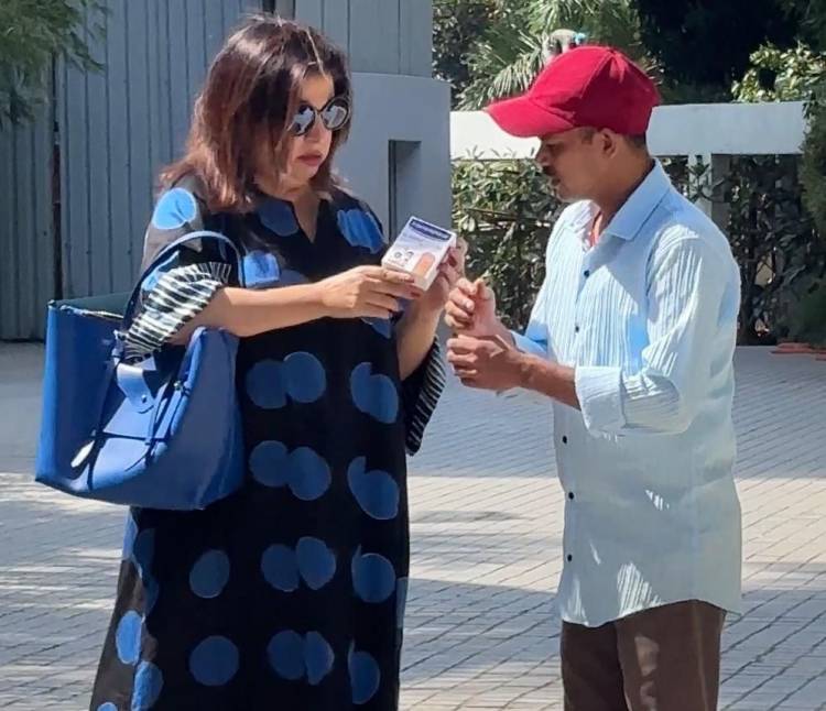FARAH KHAN’S CARING GESTURE FOR DILIP WINS HEARTS ONLINE