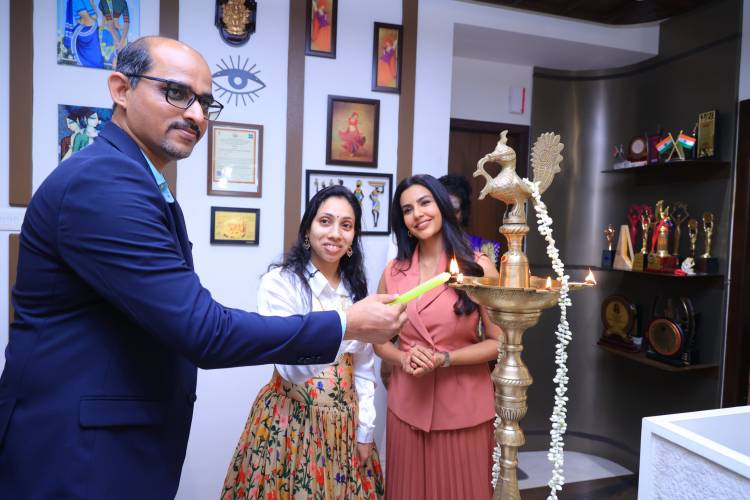 டெர்மிபியூரில் புதிய தலைமுறை லேசர் தொழில்நுட்பங்களை திறந்து வைத்தார் நடிகை பிரியா ஆனந்த்