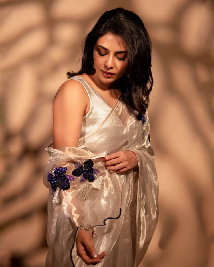 The charm of the classics never fades…???? #AishwaryaLekshmi looks shining in her new photoshoot! 