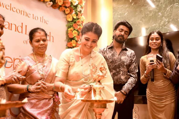 சென்னை பெருங்குடியில் Interiors by DeX Flagship அனுபவ மையத்தை நடிகர்கள் பிரஜின், சாண்ட்ரா & இயக்குநர்-நடிகர் கரு. பழனியப்பன் திறந்து வைத்தனர். 5 ஆண்டு ‘கேள்வியே இல்லாத’ மாற்று உத்தரவாதம் அறிமுகம்