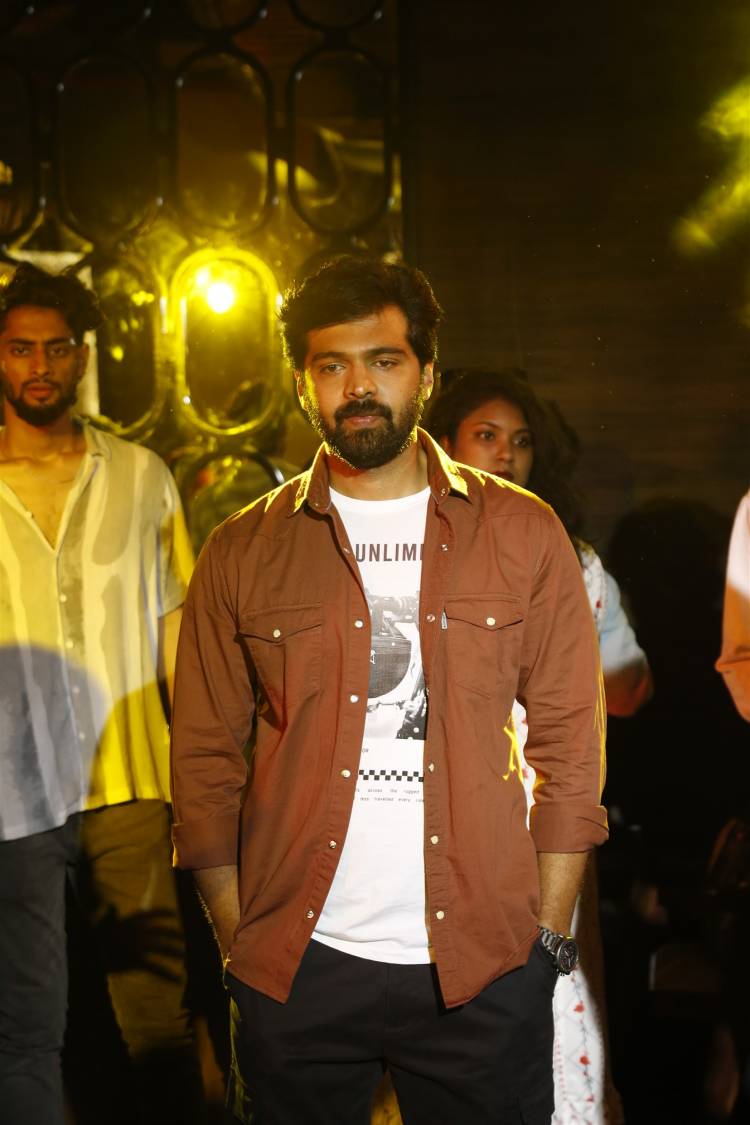  ஸ்வீட்டி நாட்டி கிரேசி "  பிப்ரவரி 13 ஆம் தேதி திரையரங்குகளில் வெளியாகிறது.