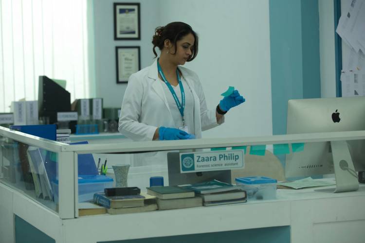 அனோமி Cast :