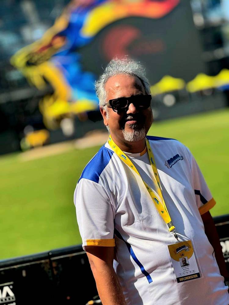 இயக்குனர் பத்ரி வெங்கடேஷ், சேப்பாக்கம் மைதானத்தில் நடைபெற்ற சென்னை சூப்பர் கிங்ஸ் ரசிகர்களின் பிரம்மாண்டமான 'ரோர் 26' (Roar 26) நிகழ்ச்சியின் இயக்குனராகப் பொறுப்பேற்று வெற்றிகரமாக நடத்தியுள்ளார்.