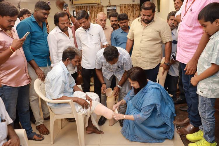  நாகர்கோவிலில் சமூக நலத்திட்ட உதவிகளை வழங்கினார் சௌந்தர்யா ரஜினிகாந்த்