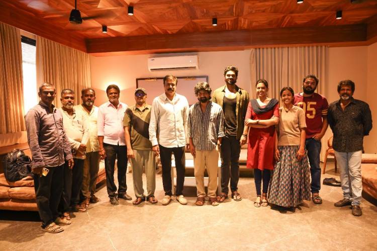வாணவேடிக்கை படத்தின் 25 வது நாள் படப்பிடிப்பில் படப்பிடிப்பு தளத்திற்கு வருகை தந்து படக்குழுவினரோடு உணவருந்தி புகைப்படம் எடுத்துக்கொண்ட தயாரிப்பாளரும் எம்பியுமான எல்.கே. சுதீஷ்...